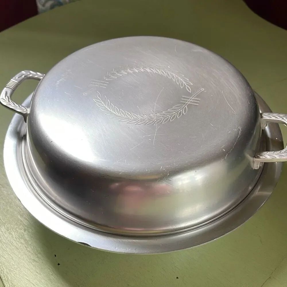 1940 Kensington aluminum Casserole Lurelle design dish & lid.